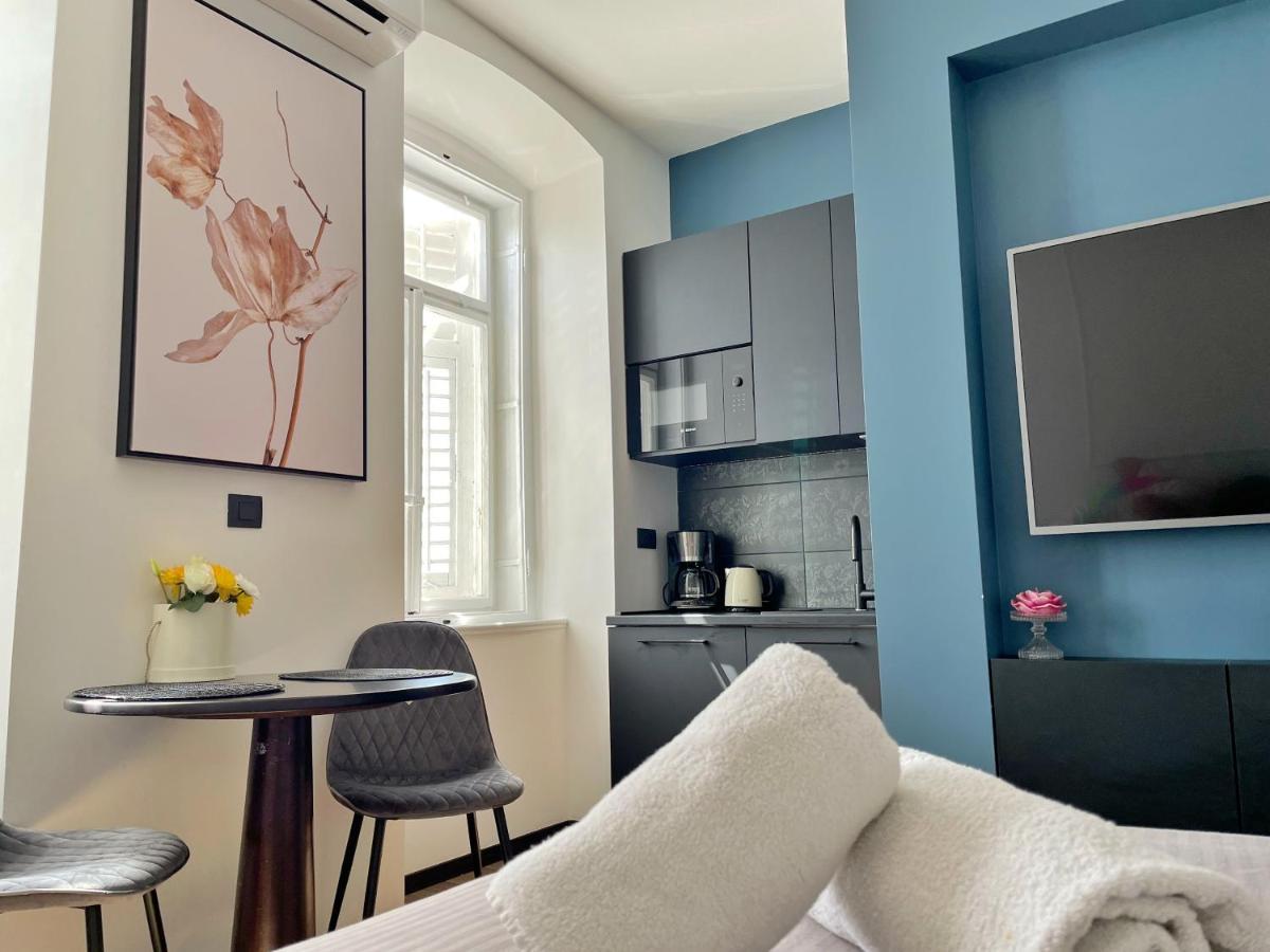 Navis City Apartments Pula Exterior foto