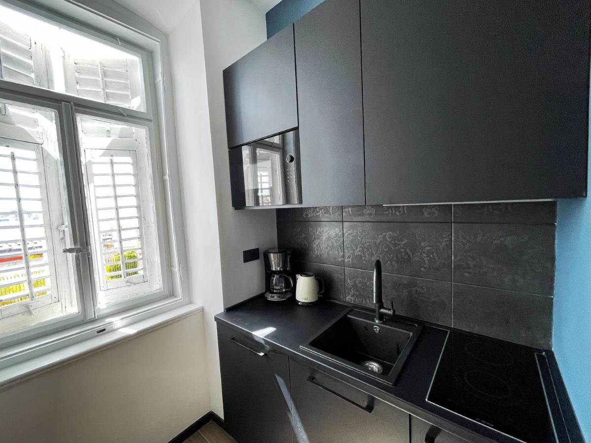 Navis City Apartments Pula Exterior foto