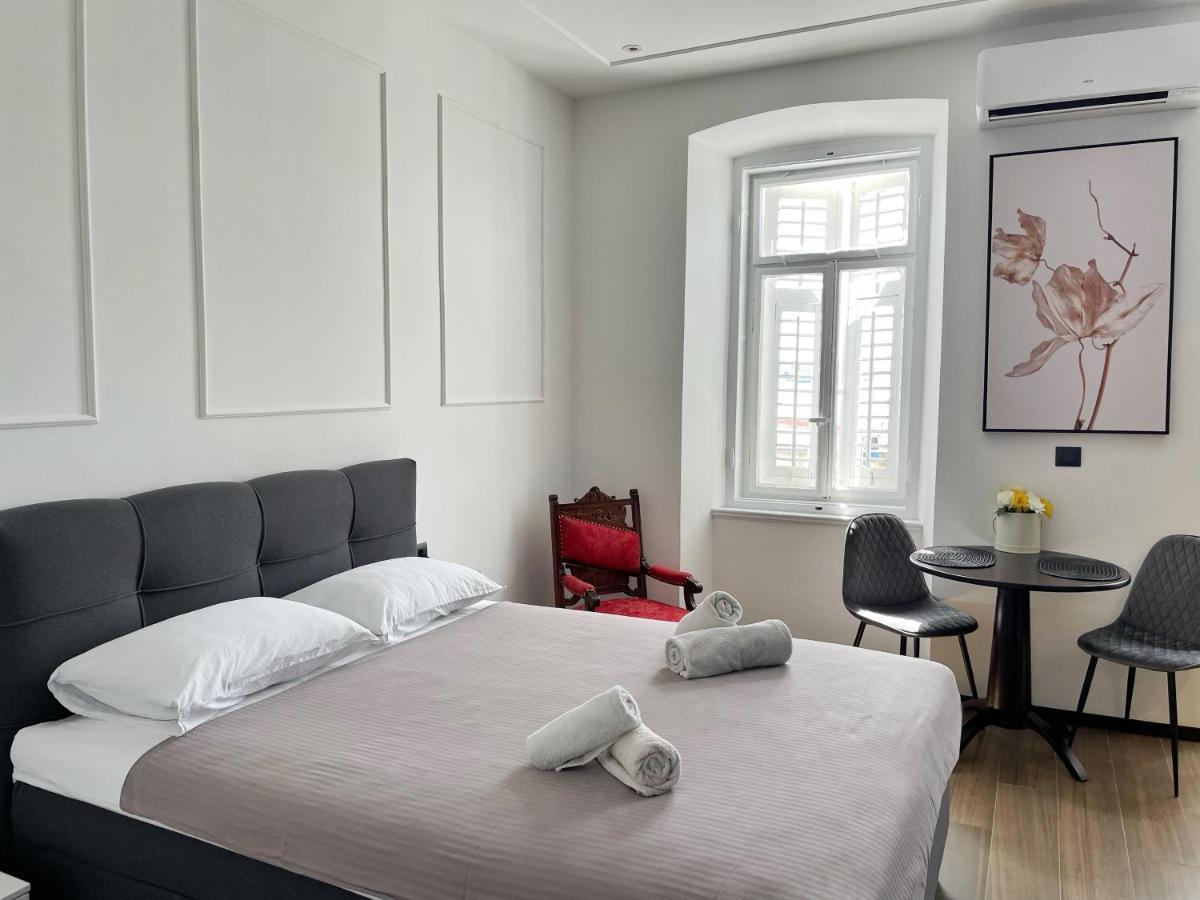 Navis City Apartments Pula Exterior foto