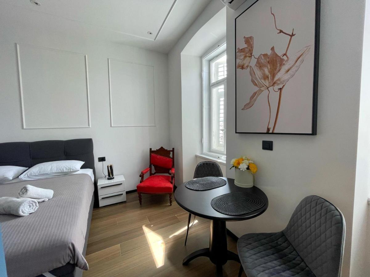 Navis City Apartments Pula Exterior foto